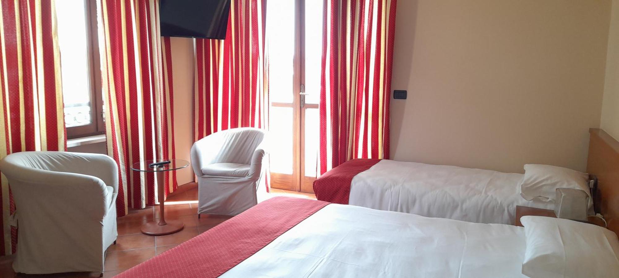 Hotel Ceretto Busca Eksteriør billede