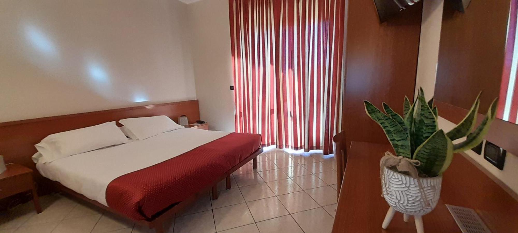 Hotel Ceretto Busca Eksteriør billede