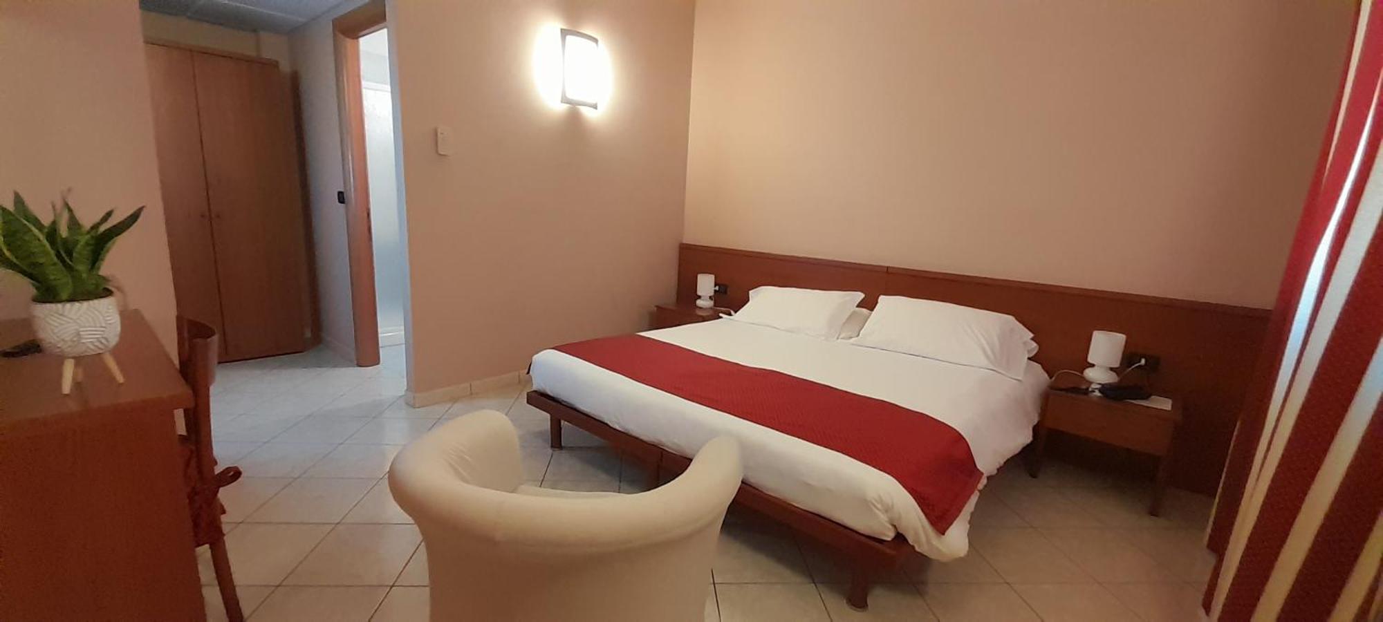 Hotel Ceretto Busca Eksteriør billede