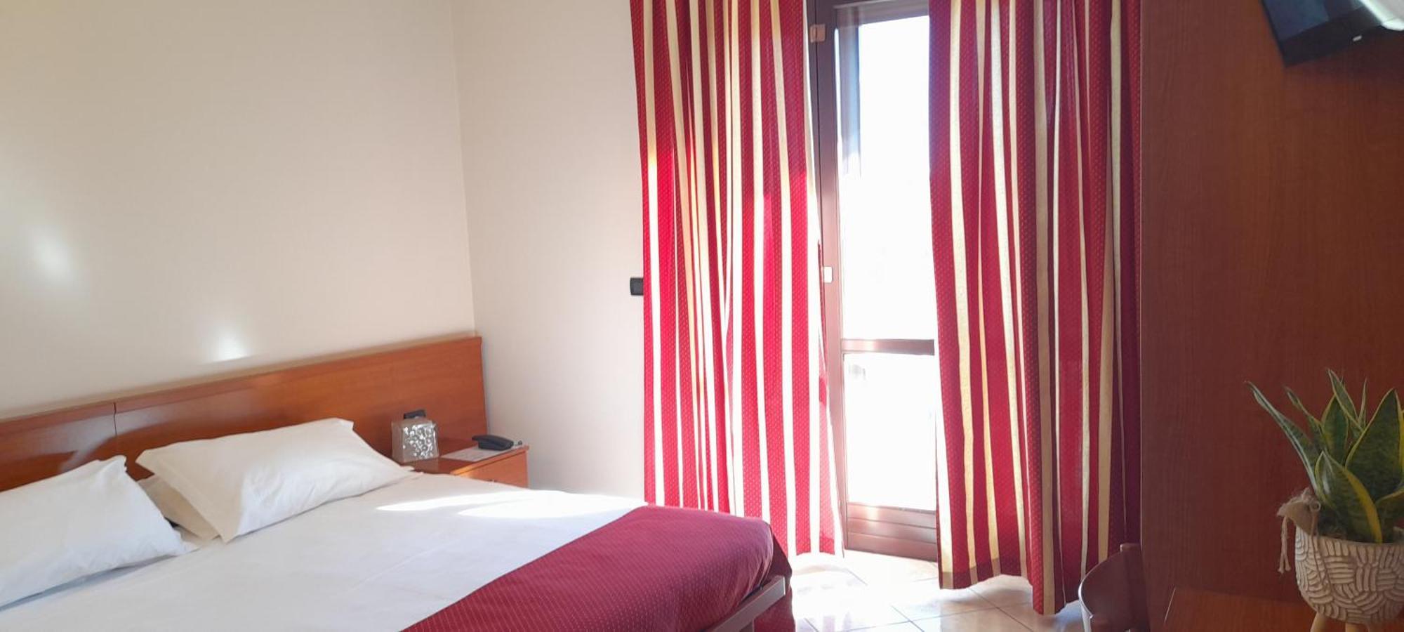 Hotel Ceretto Busca Eksteriør billede